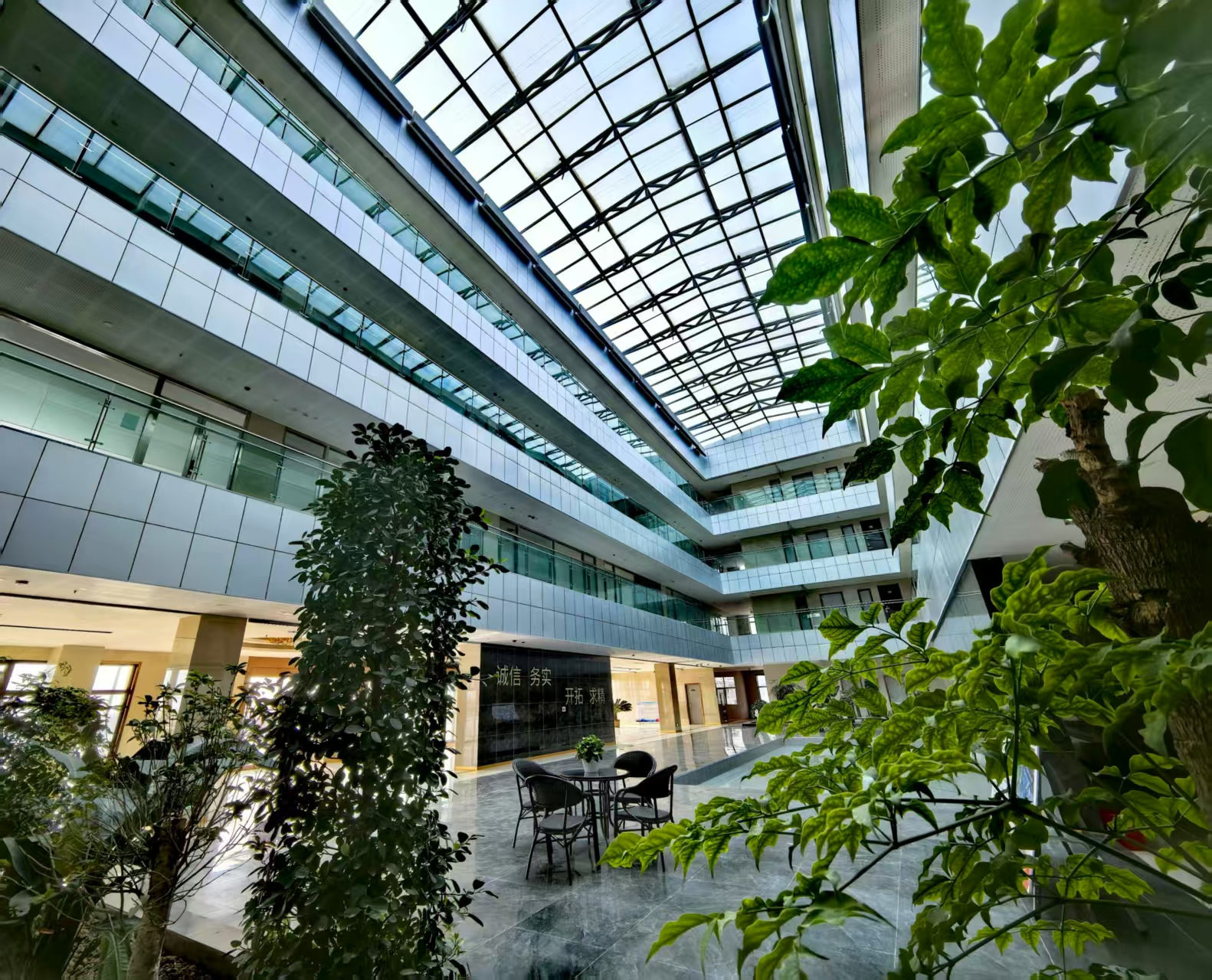 ����ӭ�£���������������������������Ʒ���﷫����  ��������ְԱ����ǰ��ѵ