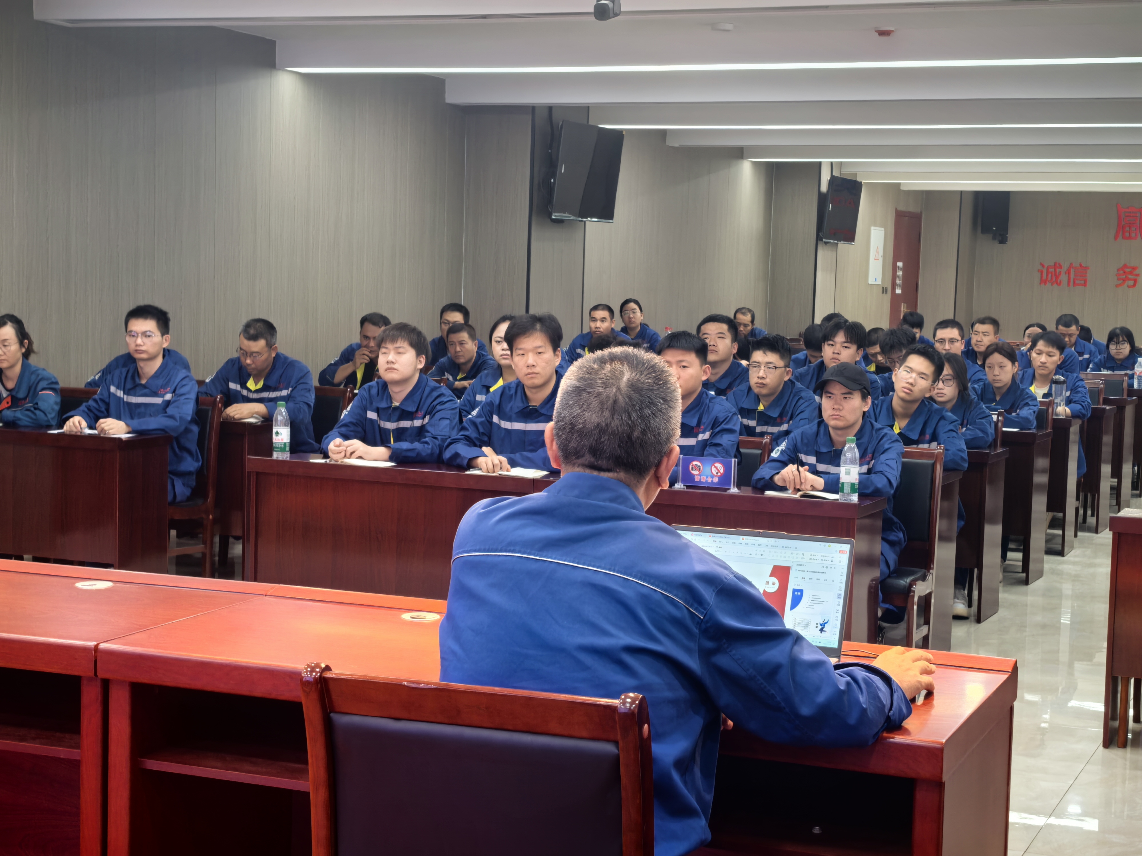 ÇàÀ¶Ïà¼Ì н»ðÏà³Ð ¡ª¡ªÐ½®°Â¸£»£»£»£»£»£»£»¯¹¤ÓÐÏÞ¹«Ë¾¾ÙÐС°Ê¦´øÍ½¡±ÐÒéÇ©ÊðÒÇʽ ÇàÀ¶Ïà¼Ì н»ðÏà³Ð ¡ª¡ªÐ½®°Â¸£»£»£»£»£»£»£»¯¹¤ÓÐÏÞ¹«Ë¾¾ÙÐС°Ê¦´øÍ½¡±ÐÒéÇ©ÊðÒÇʽ